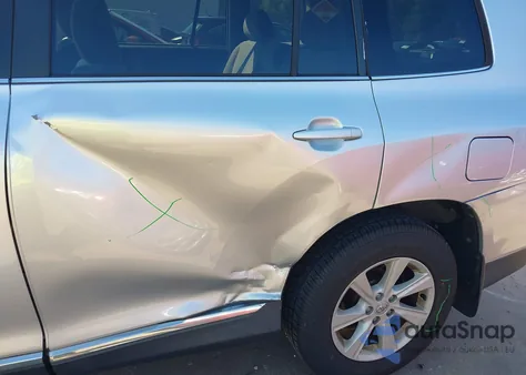 2013 Toyota Highlander Base V6 z USA, uszkodzony, nr VIN 5TDBK3EH7DS203327